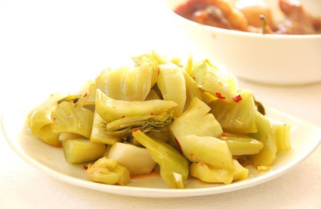 Shivering with the way pickles are processed at a manufacturing company in China - Photo 4.