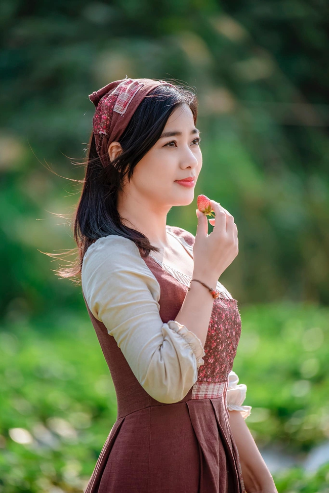 Nữ phụ Lối về miền hoa hóa ra là diễn viên kỳ cựu, từng thủ vai dâm đãng gây sốc, đời thực trẻ đẹp khác xa phim - Ảnh 8. Nữ phụ Lối về miền hoa hóa ra là diễn viên kỳ cựu, từng thủ vai dâm đãng gây sốc, đời thực trẻ đẹp khác xa phim - Ảnh 8.