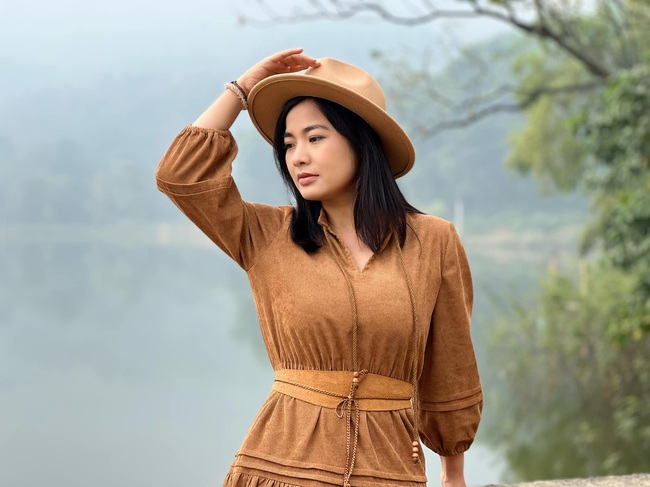 Nữ phụ Lối về miền hoa hóa ra là diễn viên kỳ cựu, từng thủ vai dâm đãng gây sốc, đời thực trẻ đẹp khác xa phim - Ảnh 4. Nữ phụ Lối về miền hoa hóa ra là diễn viên kỳ cựu, từng thủ vai dâm đãng gây sốc, đời thực trẻ đẹp khác xa phim - Ảnh 4.