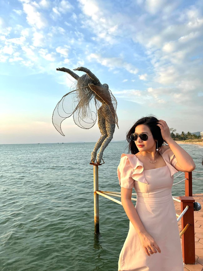 Nữ phụ Lối về miền hoa hóa ra là diễn viên kỳ cựu, từng thủ vai dâm đãng gây sốc, đời thực trẻ đẹp khác xa phim - Ảnh 9. Nữ phụ Lối về miền hoa hóa ra là diễn viên kỳ cựu, từng thủ vai dâm đãng gây sốc, đời thực trẻ đẹp khác xa phim - Ảnh 9.