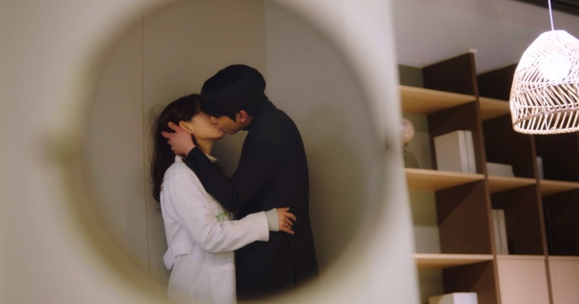 Hẹn hò chốn công sở tập 7: Kang Tae Moo đạt chuẩn &quot;chồng yêu 3 tốt&quot;, cuối cùng cũng có kiss-scene - Ảnh 5.