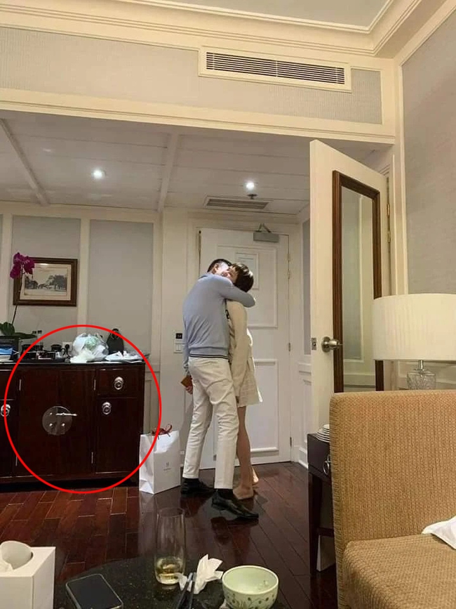Netizen tìm ra địa điểm Hiền Hồ và đại gia U60 trao nhau cái ôm thắm tình &quot;anh em nương tựa&quot;? - Ảnh 2.