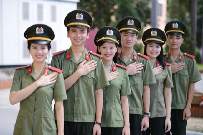 Sở hữu LỢI THẾ này, thí sinh có cơ hội trúng tuyển vào nhiều trường đại học trên toàn quốc, lứa 2k4 cực kỳ lưu ý - Ảnh 2. Sở hữu LỢI THẾ này, thí sinh có cơ hội trúng tuyển vào nhiều trường đại học trên toàn quốc, lứa 2k4 cực kỳ lưu ý - Ảnh 2.