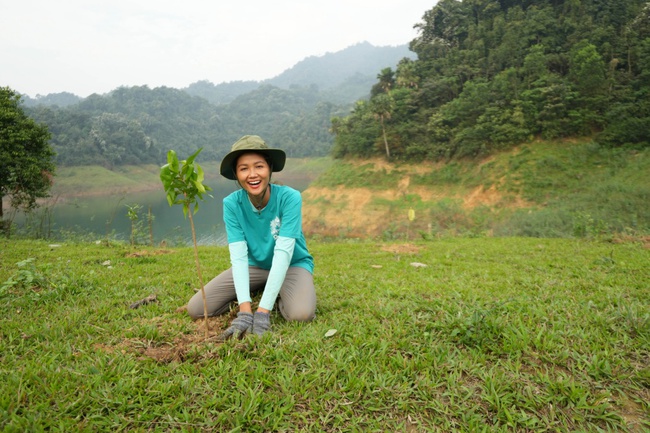 Miss H'Hen Nie went to plant trees to cause forests, still beautiful and dreamy in accordance with the standards of a mountain person - Photo 6.