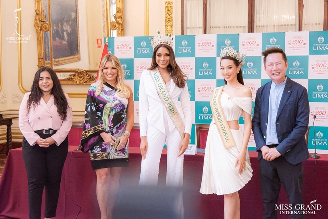 Hoa hậu Thùy Tiên đi công tác Peru, diện váy lộ chân ngực quá bạo - Ảnh 6.