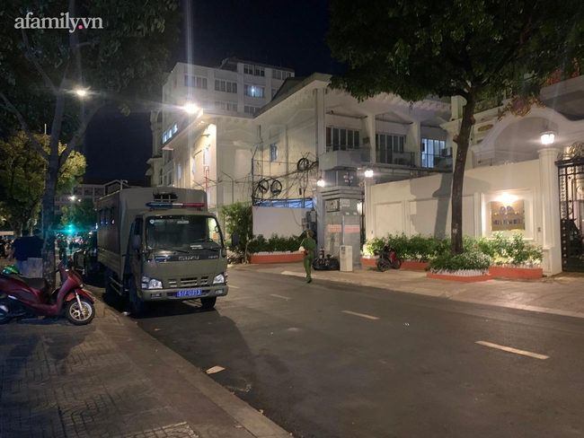 Công an khám xét biệt thự của bà Nguyễn Phương Hằng - Ảnh 3. Công an khám xét biệt thự của bà Nguyễn Phương Hằng - Ảnh 3.