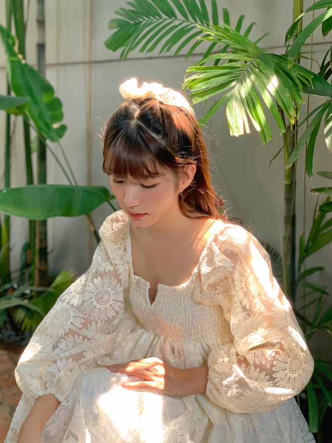 Nữ diễn viên Thương ngày nắng về khiến netizen xuýt xoa với vẻ đẹp mong manh tựa nàng thơ, nhưng nhìn đôi chân mà ái ngại - Ảnh 4.
