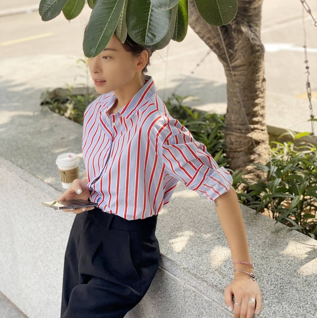Vbiz's most stylish beauties wear shirts: Pin 12 sets now to dress better this summer than last year - Photo 5. Vbiz's most stylish beauties wear shirts: Pin 12 sets now to dress better this summer than last year - Photo 5.