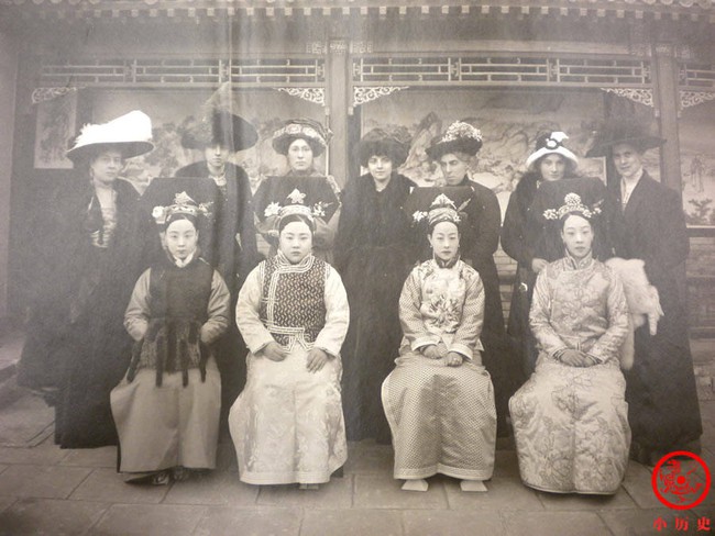 Old photos of the Qing Dynasty: The Empress Dowager revealed half of her face to control the Emperor to announce his abdication, the girls entered the palace to choose to be maids - Photo 6.