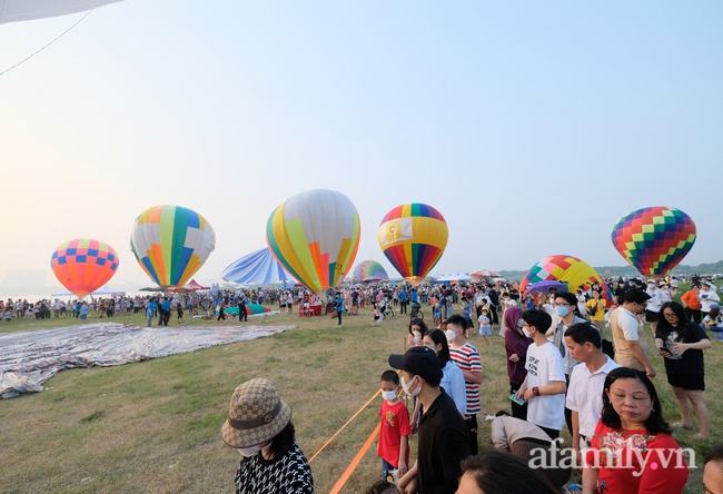 Lễ hội khinh khí cầu Hà Nội: Nhiều người &quot;hụt hẫng&quot;, &quot;vỡ mộng&quot; khi tham gia? - Ảnh 2.