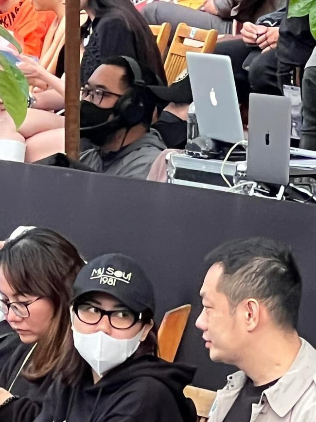 Hot nhất lúc này: Netizen phát hiện Mai Tài Phến đến xem Mỹ Tâm hát, che mặt kín mít ngồi trong khu vực BTC  - Ảnh 5.