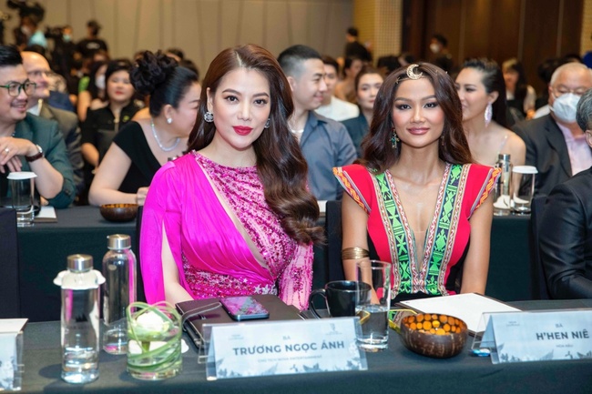 Miss Earth 2021 Destiny Wagner comes to Vietnam to be a judge of the Miss contest, how is her beauty compared to H'Hien Nie - Photo 8.