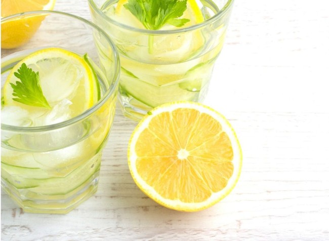 What happens when women drink lemon water every morning?  - Photo 3.
