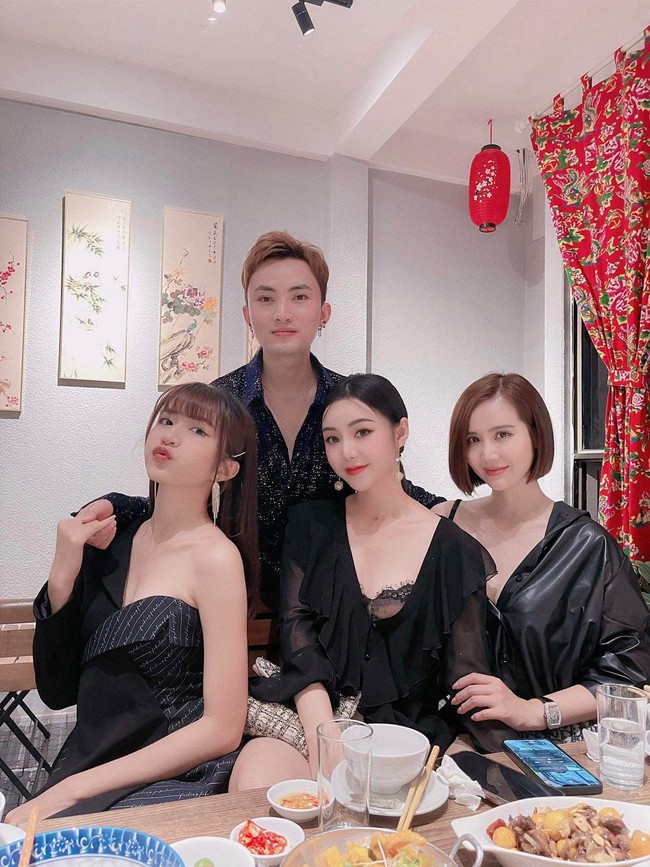 Dàn sao &quot;Thương ngày nắng về&quot; tụ họp, cùng phanh áo sexy nhưng Phan Minh Huyền chưa bạo bằng Quỳnh Kool - Ảnh 2.