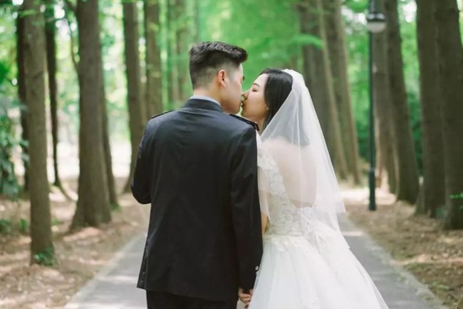 Mẹ chồng lồng lộn ở tiệm thuê váy cưới vì giá đắt, cô dâu ra quyết định hủy hôn nhanh như gió sau câu mỉa mai "chí mạng" từ chú rể! - Ảnh 2. Mẹ chồng lồng lộn ở tiệm thuê váy cưới vì giá đắt, cô dâu ra quyết định hủy hôn nhanh như gió sau câu mỉa mai "chí mạng" từ chú rể! - Ảnh 2.