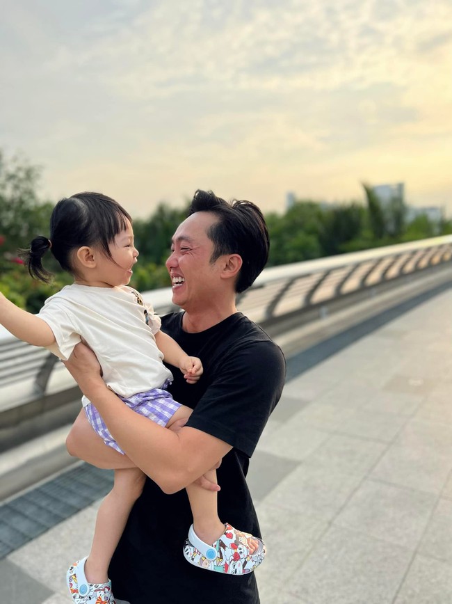 Cường Đô La nhận danh hiệu "ông bố nghiện con" bởi hành động này - Ảnh 4. Cường Đô La nhận danh hiệu "ông bố nghiện con" bởi hành động này - Ảnh 4.