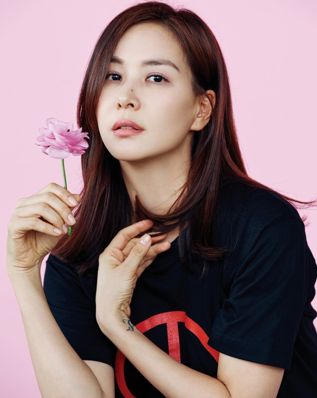 Bà xã Jang Dong Gun khoe nhan sắc trẻ trung tuổi 50 - Ảnh 4.