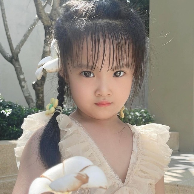 Con gái Diệp Lâm Anh mới 4 tuổi mà sở hữu đôi chân dài thế này, dự là tương lai đẹp chẳng kém mẹ - Ảnh 5.