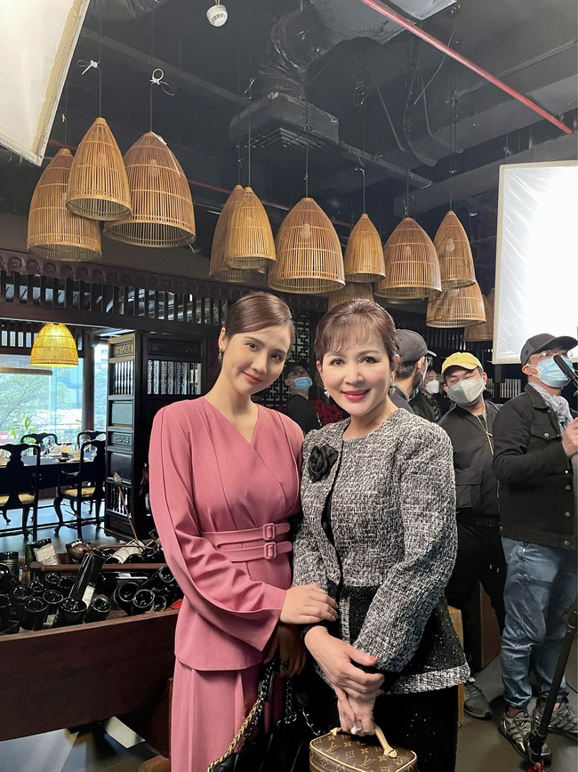 Thương ngày nắng về: Nữ chính Phan Minh Huyền hé lộ phần 2 đầy nước mắt, nói điều xúc động về NSND Minh Hòa - Ảnh 9. Thương ngày nắng về: Nữ chính Phan Minh Huyền hé lộ phần 2 đầy nước mắt, nói điều xúc động về NSND Minh Hòa - Ảnh 9.