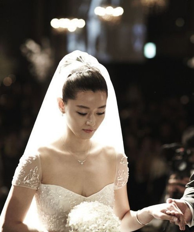 Vì sao Son Ye Jin và các cô dâu cực phẩm của Kbiz chỉ búi tóc giản đơn vào ngày cưới? Đáp án cho thấy đẳng cấp siêu sao - Ảnh 5.