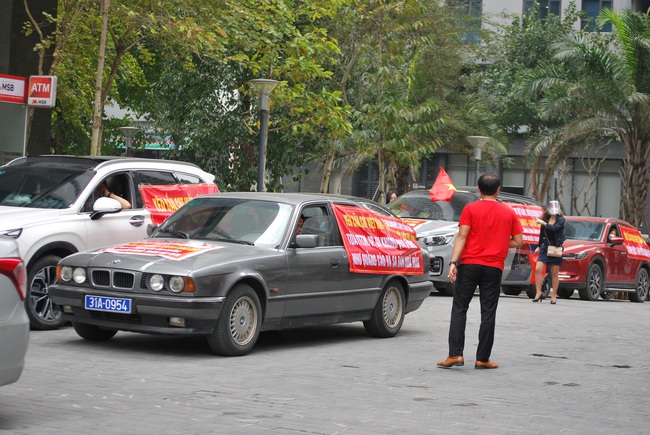 Có cả xe biển xanh