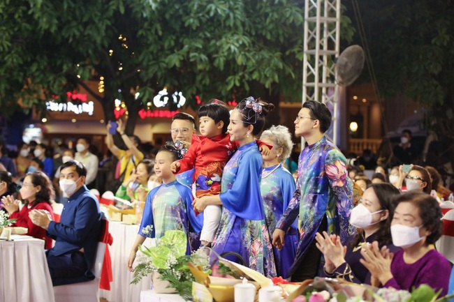 Nhìn lại Lễ hội Áo dài Thành phố Hồ Chí Minh lần thứ 8 - Ảnh 9.