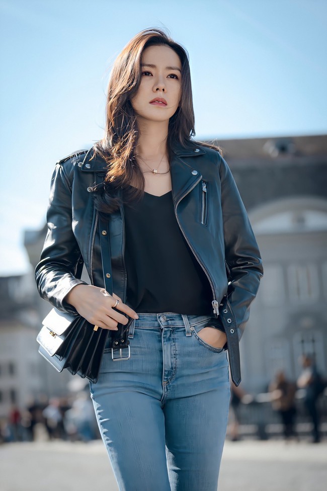 Đây là lý do Son Ye Jin mặc quần ống rộng không hợp, diện skinny jeans kén dáng lại đẹp xuất sắc - Ảnh 6. Đây là lý do Son Ye Jin mặc quần ống rộng không hợp, diện skinny jeans kén dáng lại đẹp xuất sắc - Ảnh 6.