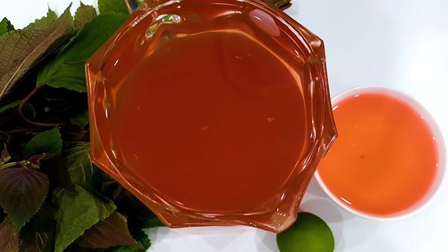 Đun nước lá tía tô pha thêm chút mật ong uống đều đặn trong một tuần vào đúng thời điểm này, chị em sẽ giảm cân, trắng da, ai đang là F0 cũng được hưởng lợi - Ảnh 3. Đun nước lá tía tô pha thêm chút mật ong uống đều đặn trong một tuần vào đúng thời điểm này, chị em sẽ giảm cân, trắng da, ai đang là F0 cũng được hưởng lợi - Ảnh 3.