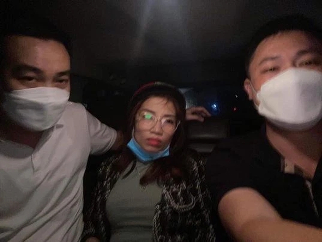 Nữ nghi phạm phóng hoả đốt nhà trọ khiến 6 người thương vong ở Phú Đô phải nhập viện cấp cứu vì hạ đường huyết - Ảnh 1.