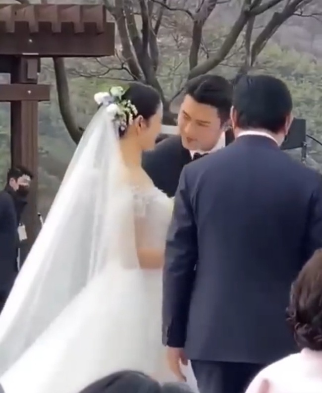 Người thân cận Son Ye Jin hé lộ điều đặc biệt trong đám cưới thế kỷ, bảo sao cô dâu lại rạng rỡ tới vậy - Ảnh 4. Người thân cận Son Ye Jin hé lộ điều đặc biệt trong đám cưới thế kỷ, bảo sao cô dâu lại rạng rỡ tới vậy - Ảnh 4.