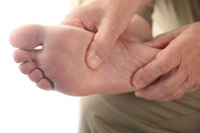 Lý do phổ biến khiến chân thường xuyên cảm thấy lạnh và cách khắc phục tình trạng này - Ảnh 2.
