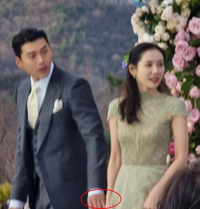 More pictures of the couple Son Ye Jin - Hyun Bin were revealed, the groom's actions with the bride attracted attention - Photo 2.