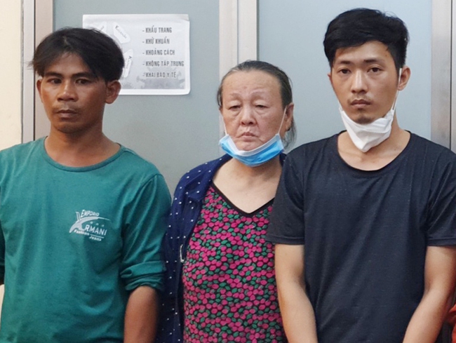 The case of a 72-year-old maid who led her accomplices into a villa to rob 2 billion dong: This group faces the highest penalty frame of life imprisonment - Photo 4.