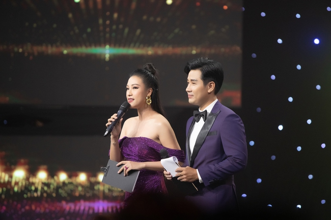 Từ Singapore về lại nước, Hoàng Oanh lên truyền hình nói về chồng Tây, còn xuất hiện ở show của Hương Giang - Ảnh 6. Từ Singapore về lại nước, Hoàng Oanh lên truyền hình nói về chồng Tây, còn xuất hiện ở show của Hương Giang - Ảnh 6.