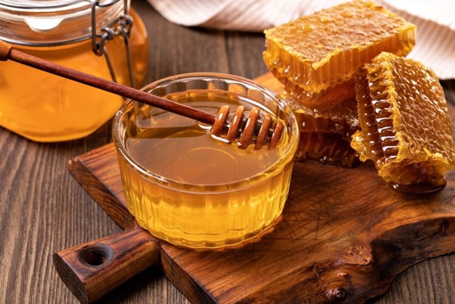 Honey is extremely effective in skin care: Using these 5 ways after 1 week will see your skin rosy, bright, and visibly younger - Photo 3.