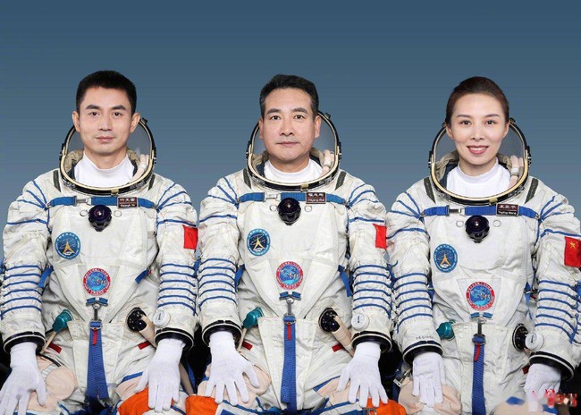 Shenzhou 13 spacecraft returned to Earth, China's first female astronaut spoke through the small screen: 