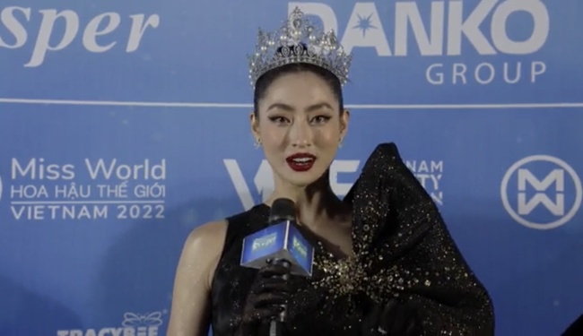 Thảm đỏ &quot;cực nóng&quot; Miss World Vietnam 2022: Thùy Tiên, Tiểu Vy cùng dàn Hậu lộ nhan sắc thật qua camera thường - Ảnh 4.