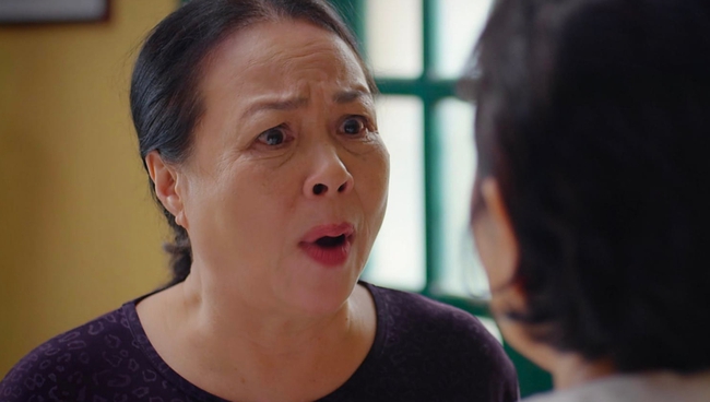 Loving the sunny day, episode 7: Trang fainted, Mrs. Nga scolded Mrs. Nhung like a slap because she dared to come home to ask for her child - Photo 2.