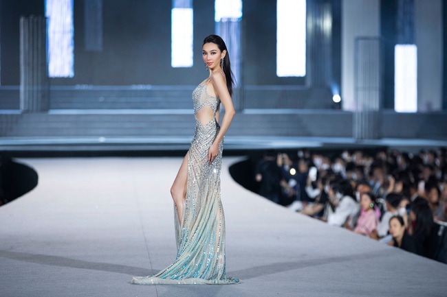 Nam Em on the stage of Miss World 2022, ready to compete with Do Thi Ha, but all overshadowed by the appearance of Thuy Tien - Photo 9.