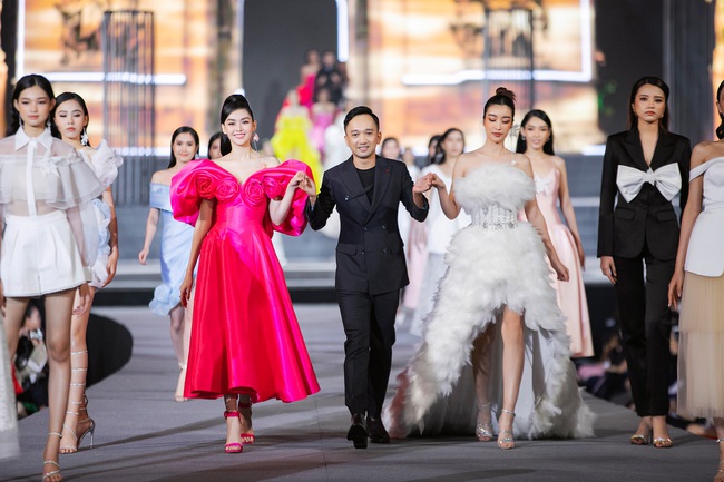 Fashion show tại Chung khảo Miss World Vietnam: Có tận 2 Bông Hậu này thì thật khó để thí sinh tỏa sáng! - Ảnh 7.