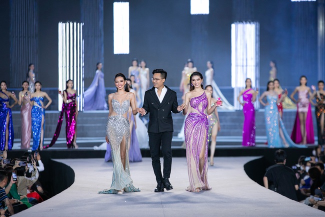 Nam Em on the stage of Miss World 2022, ready to compete with Do Thi Ha, but all overshadowed by the appearance of Thuy Tien - Photo 13.