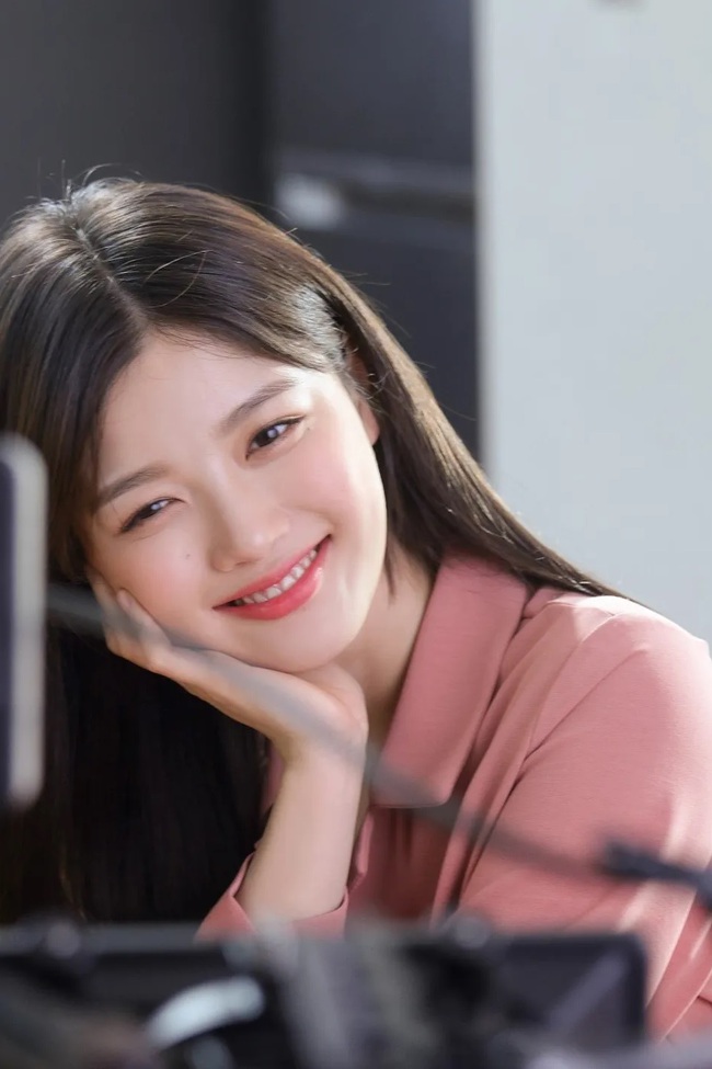 Bất ngờ với cái tên được netizen phong là &quot;nữ thần&quot; có nụ cười đẹp nhất màn ảnh xứ Hàn: So với Son Ye Jin thì sao? - Ảnh 12.
