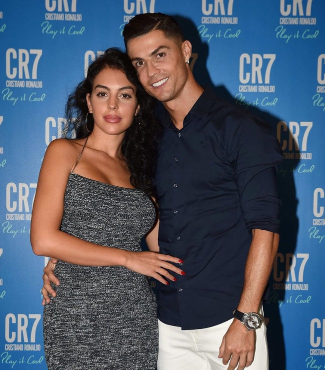 Bạn gái Cristiano Ronaldo: Bị đuổi việc ngay khi lộ chuyện hẹn hò siêu cầu thủ, tưởng đã có &quot;trái ngọt&quot; là cặp song thai nào ngờ phải đón tin dữ mất con - Ảnh 2.