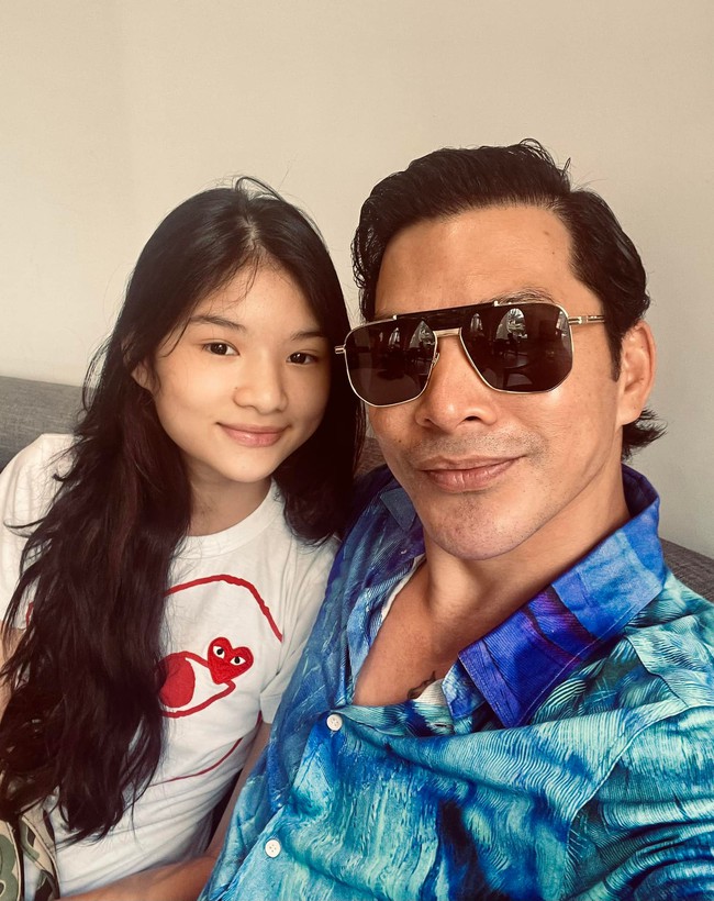 Trần Bảo Sơn khoe ảnh cùng con gái, cộng đồng mạng xuýt xoa vì ngoại hình của Bảo Tiên - Ảnh 2.