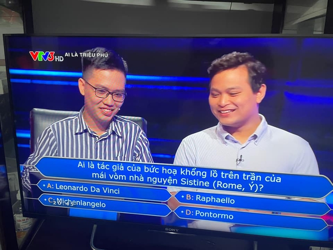 3 friends took each other to the contest Who Wants to Be a Millionaire: Looks very normal, look up the new profile TE NGOA, all 