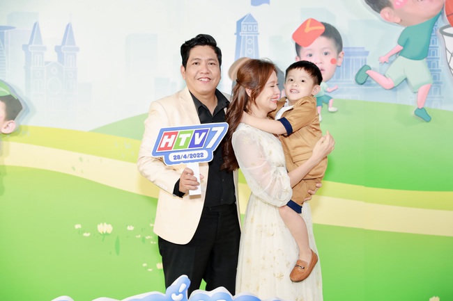 Mother is not at home - Dad is a superhero: Thanh Thuy is shocked at being kicked out of the house, Khac Viet confesses to 