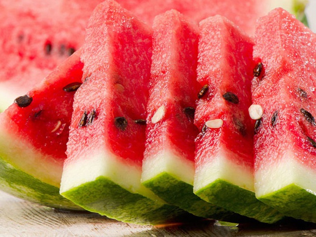 There is one thing in watermelon that ensures women are fascinated: Eating regularly will enhance calcium absorption, collagen formation, both increase sex drive and cure a lot of diseases - Photo 5.