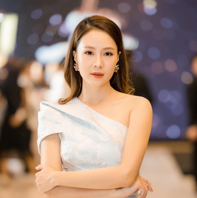 What is Hong Diem's ​​true beauty at the age of U40 in a quick photo that caused a stir in social networks?  - Photo 3.