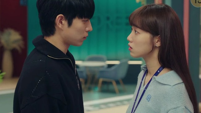 Shooting star: Kim Young Dae cởi áo khoe thân, thần thái "sexy" khiến hội fangirl rớt nước miếng ròng ròng - Ảnh 6. Shooting star: Kim Young Dae cởi áo khoe thân, thần thái "sexy" khiến hội fangirl rớt nước miếng ròng ròng - Ảnh 6.