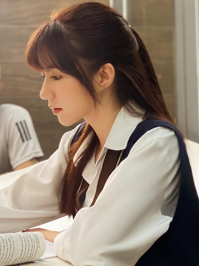 Thương ngày nắng về: Lộ ảnh hẹn hò của Mây - Gió ở bối cảnh siêu đỉnh khiến ai cũng tấm tắc khen, thế này thì Bách "ra rìa" rồi! - Ảnh 3. Thương ngày nắng về: Lộ ảnh hẹn hò của Mây - Gió ở bối cảnh siêu đỉnh khiến ai cũng tấm tắc khen, thế này thì Bách "ra rìa" rồi! - Ảnh 3.